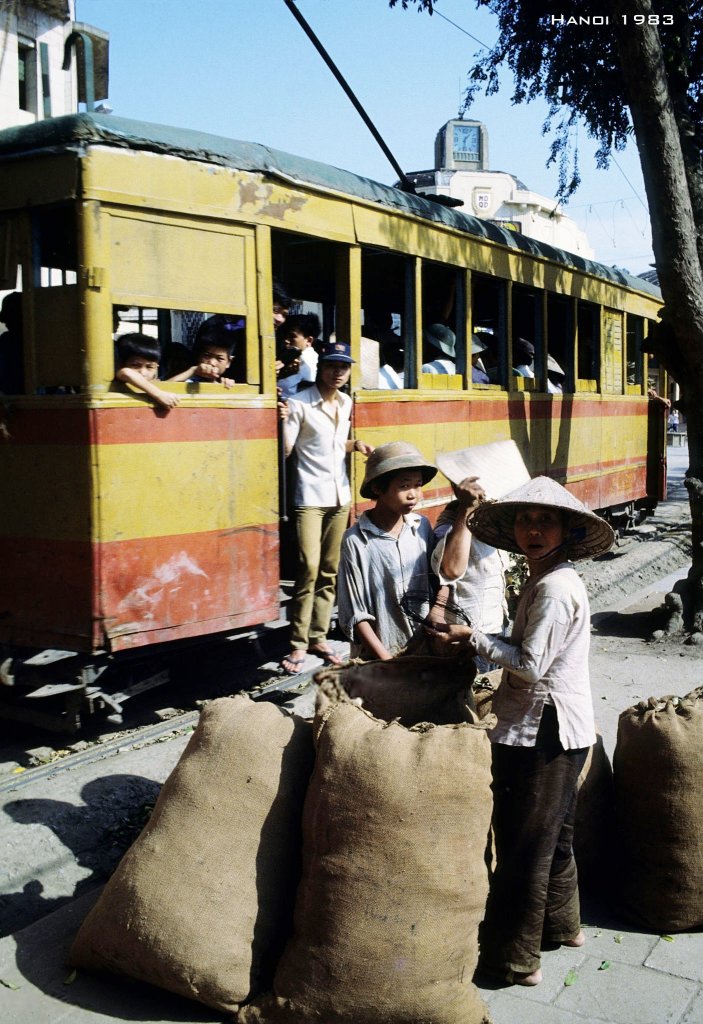 Việt Nam 1983 (x3).jpg