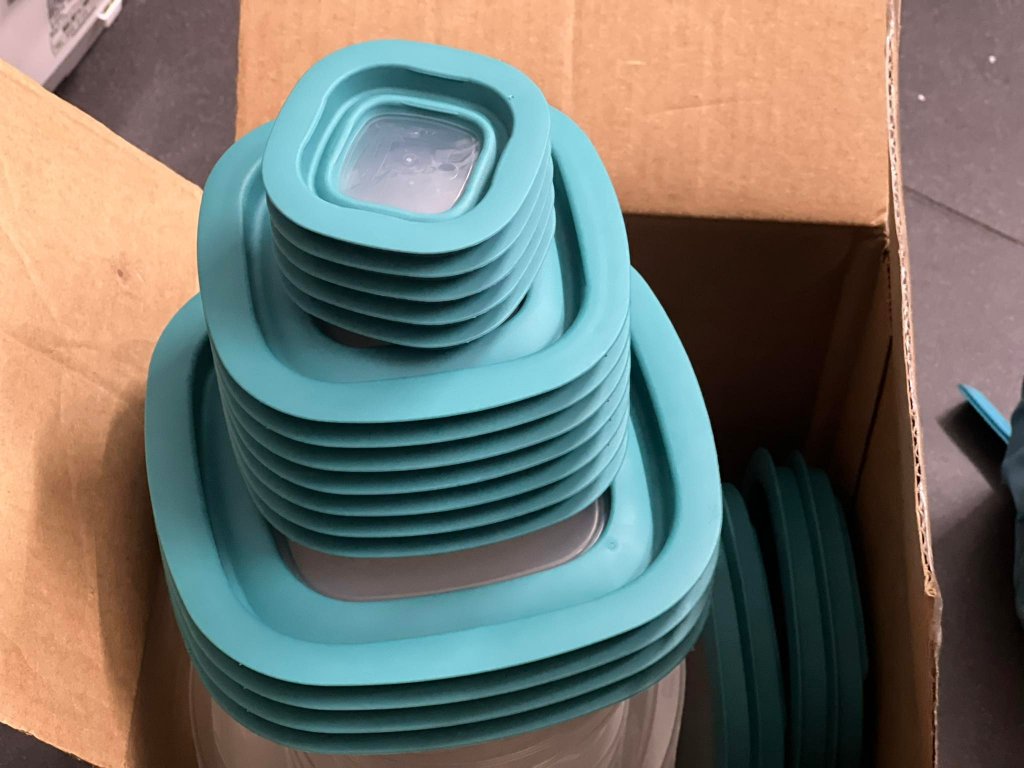 Bộ 21 hộp nhựa Flex and Seal nắp đậy thông minh Rubbermaid - sản xuất tại Mỹ11.jpeg
