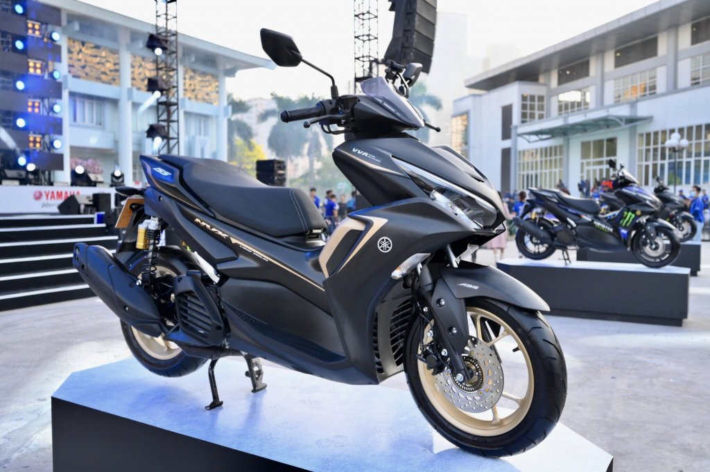 [Góc tư vấn] Nên mua xe ga Yamaha NVX 155 II 2022 hay Honda Air Blade 160 đời 2022 ạ?