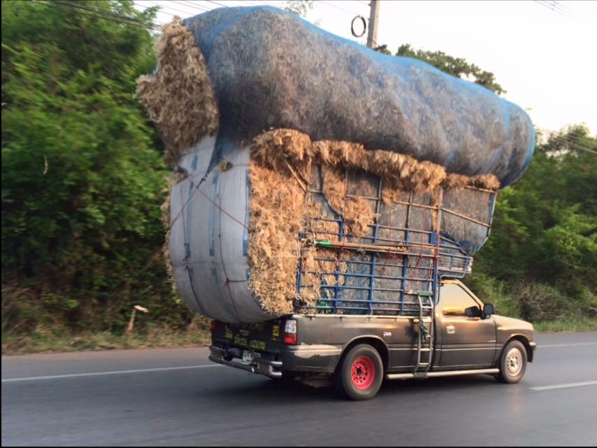 overloaded-driving-cars-motorcycles-vans-trucks-pick-ups-samui-thailand-funny-strange-unusual-9.jpg