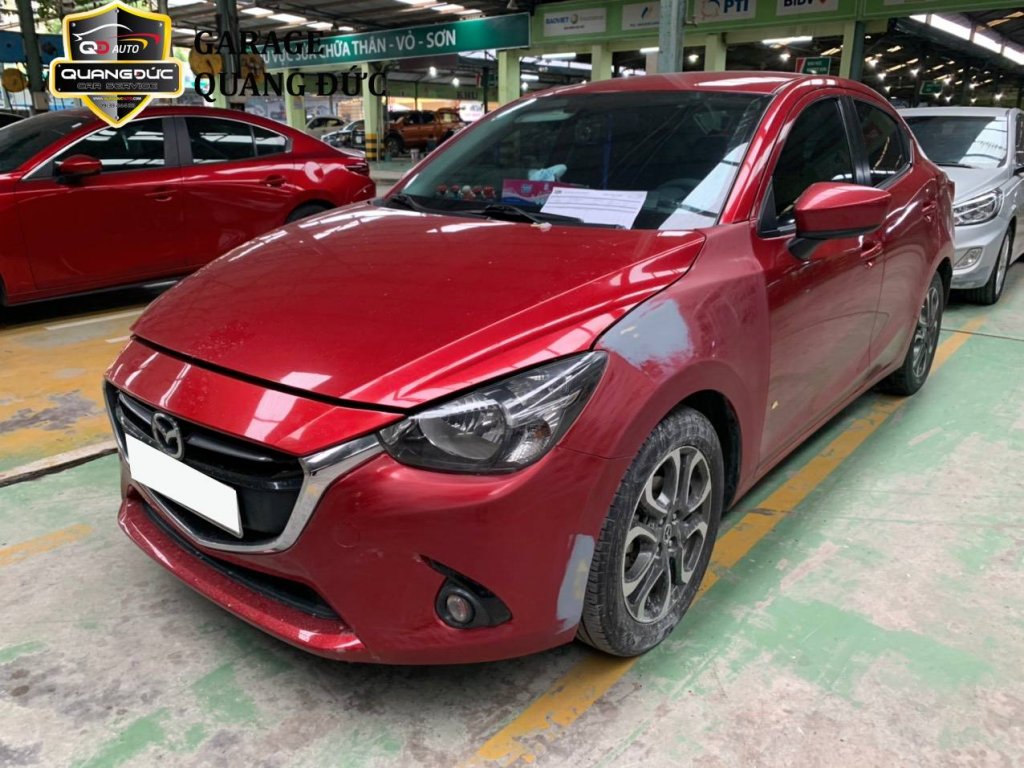 Mazda đỏ sơn cản tai.jpg