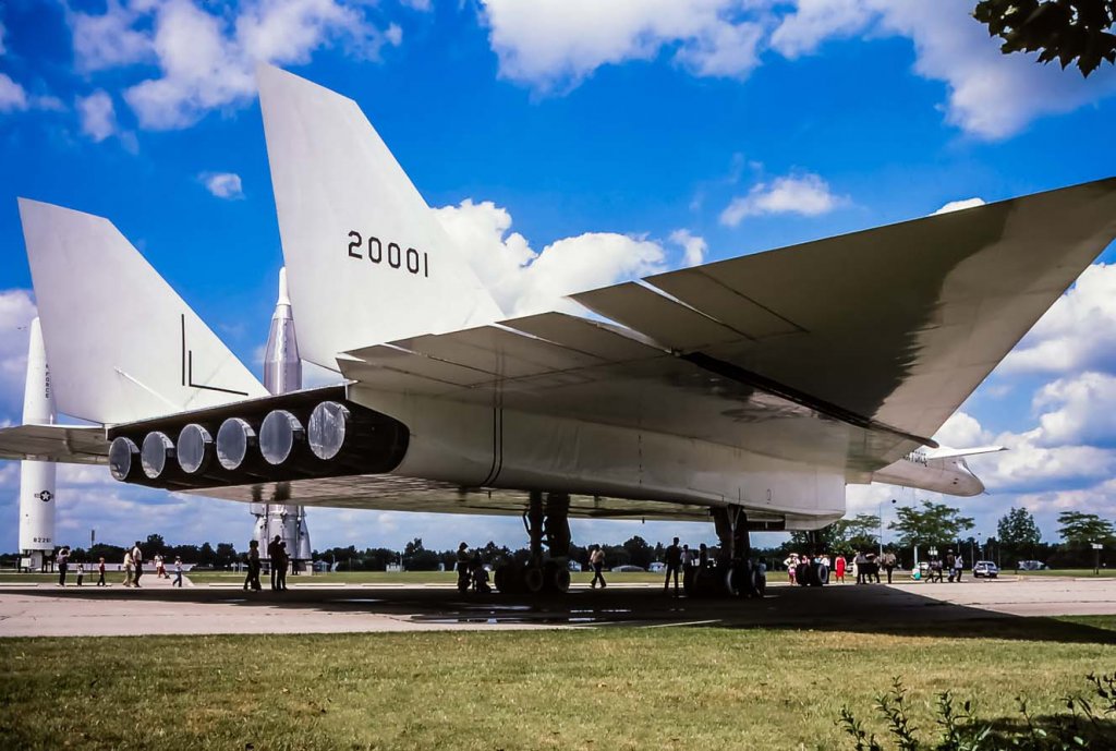 North American XB-70A Valkyrie (16).jpg