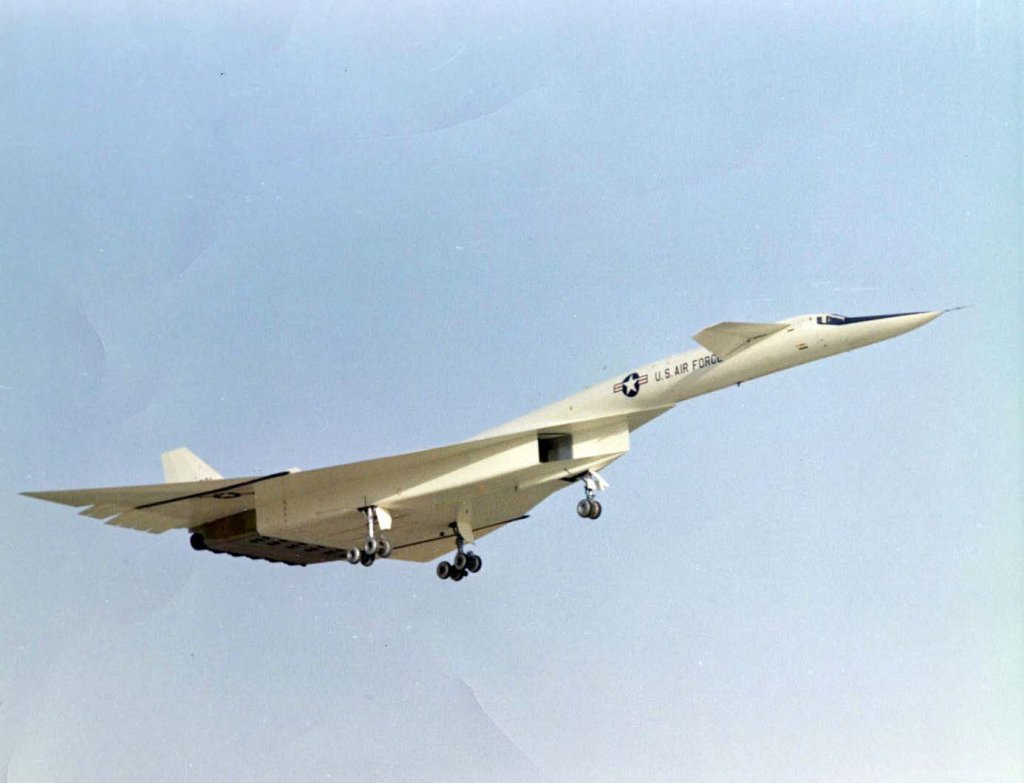 North American XB-70A Valkyrie (37).jpg