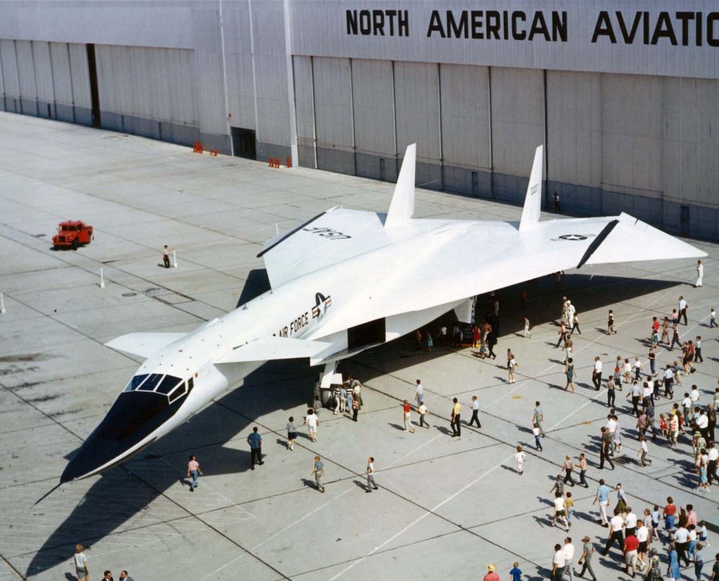 North American XB-70A Valkyrie (40).jpg