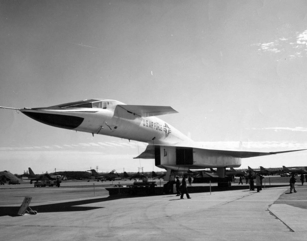 North American XB-70A Valkyrie (42).jpg