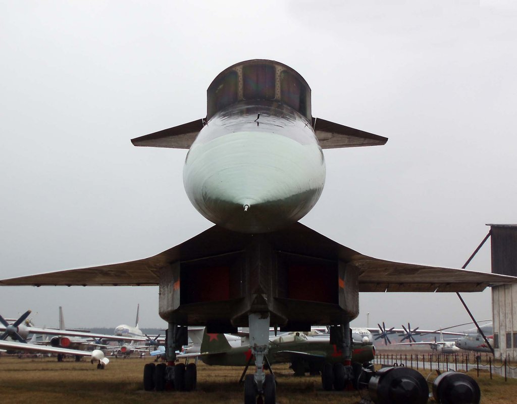 Sukhoi T-4 Sotka (12).jpg
