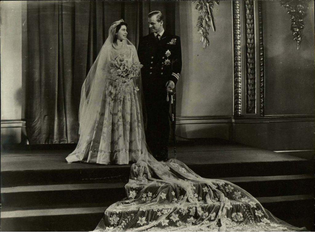 Elizabeth II (80) Cưới chồng.jpg