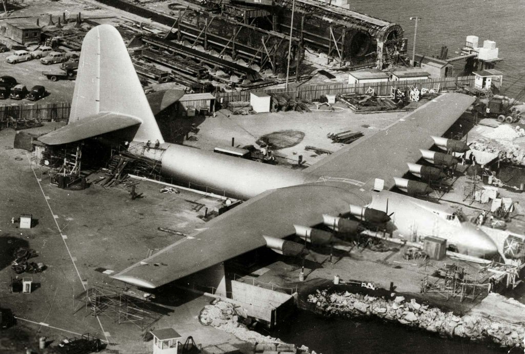 Hughes H-4 Hercules 1947 (3).jpg