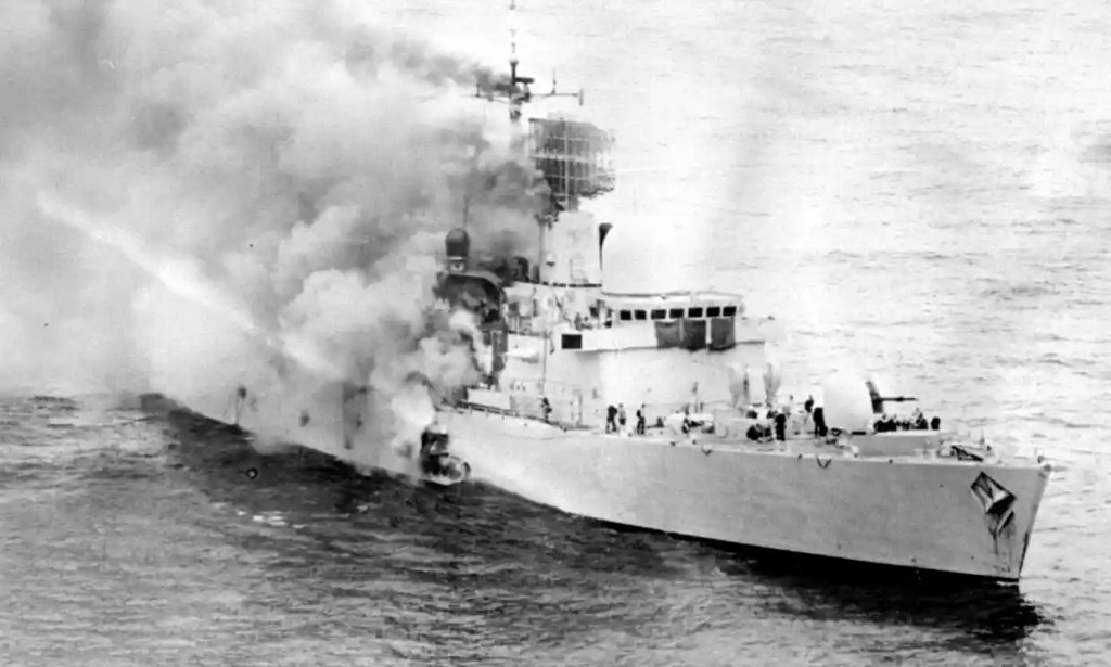 Argentina 1982_5_4 (1) HMS Sheffield.jpg