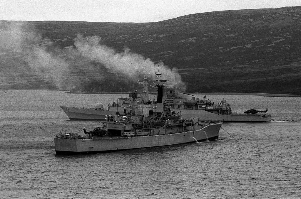Argentina 1982_5_23 (3) HMS Antelope.jpg