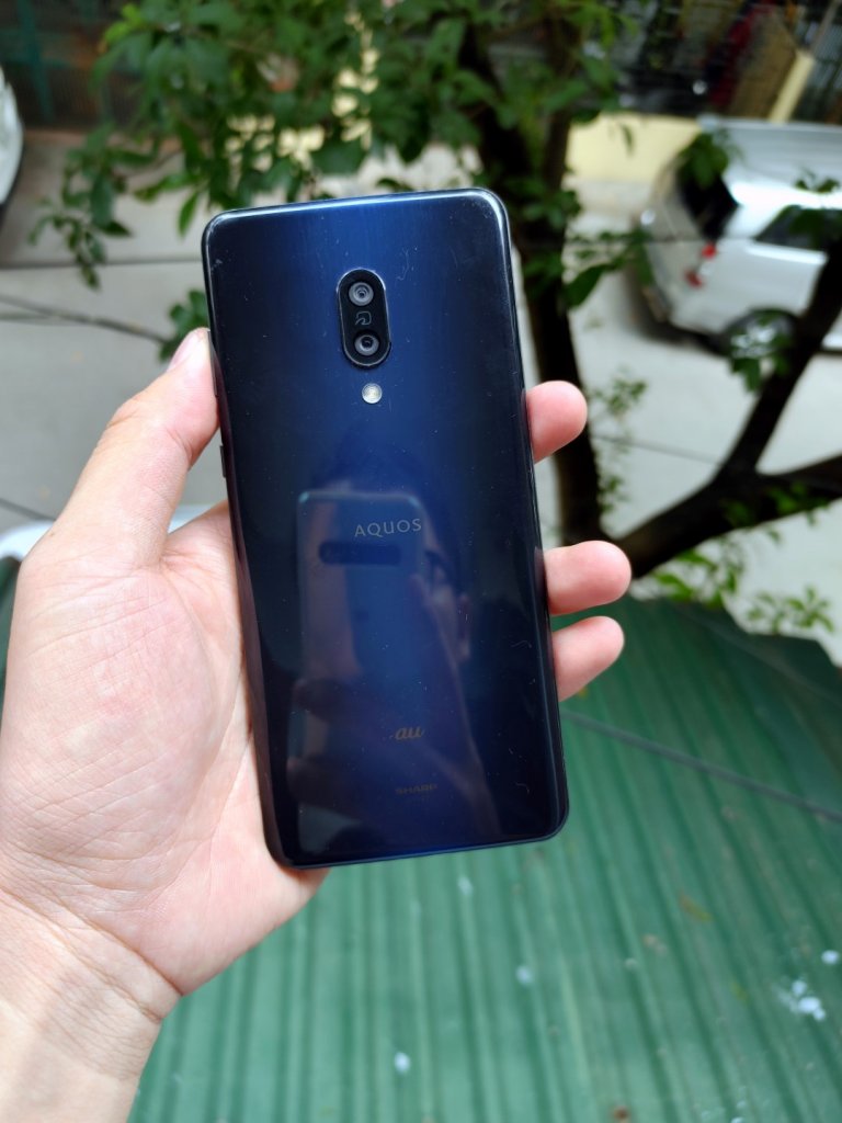 Sharp AQUOS Zero 2 (2) (Large).jpg