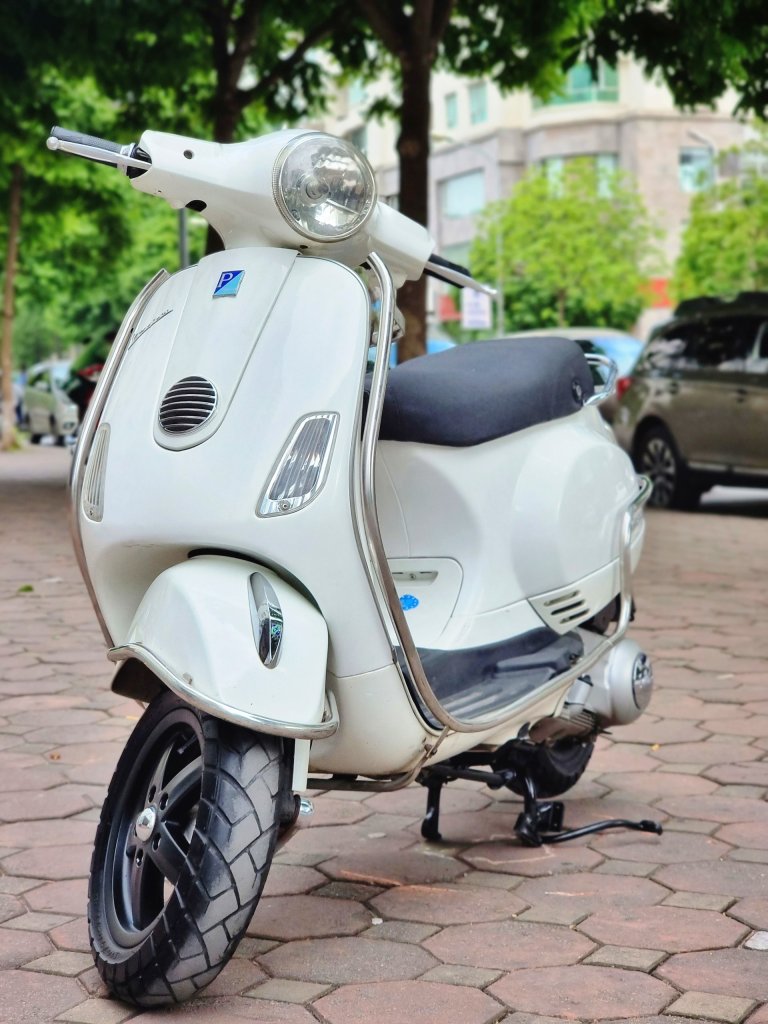 VESPA LX  (1).jpg