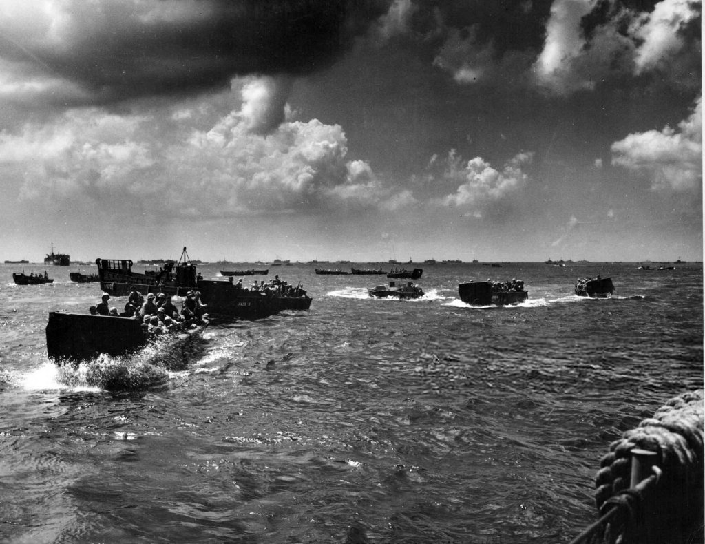 Mariana Islands 1944_6_15 (1).jpg