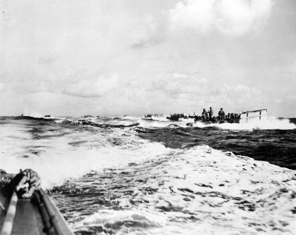 Mariana Islands 1944_6_15 (2).jpg