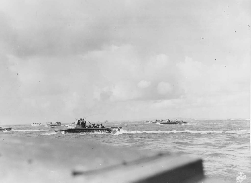 Mariana Islands 1944_6_15 (18).jpg