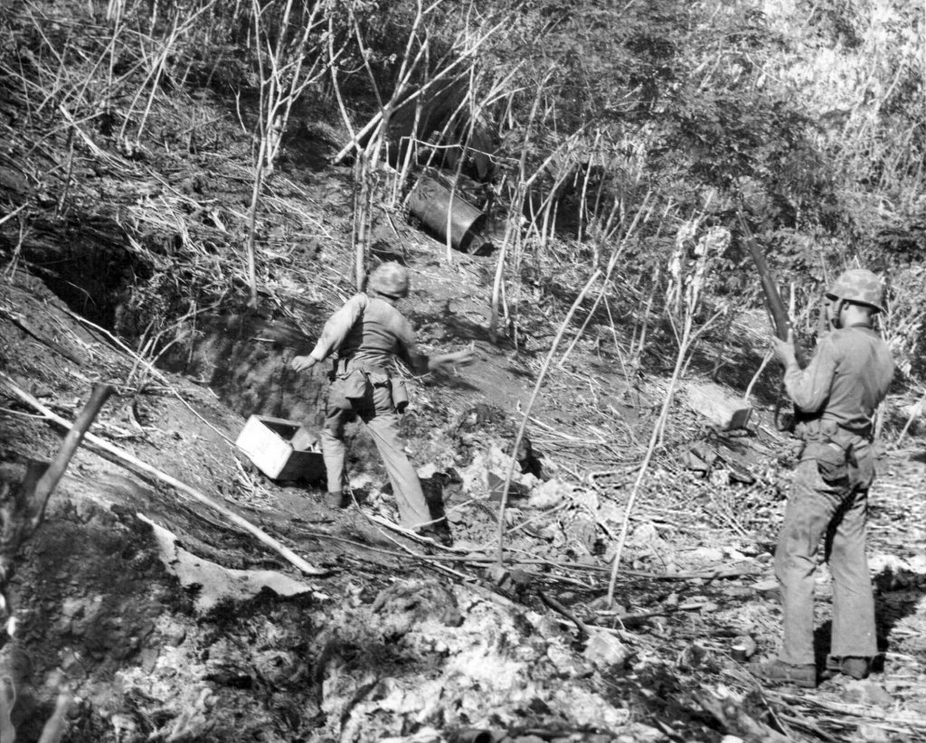 Mariana Islands 1944_6_18 (5).jpg