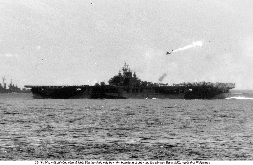 Philippines 1944_11_25 (1_1) USS Essex.jpg