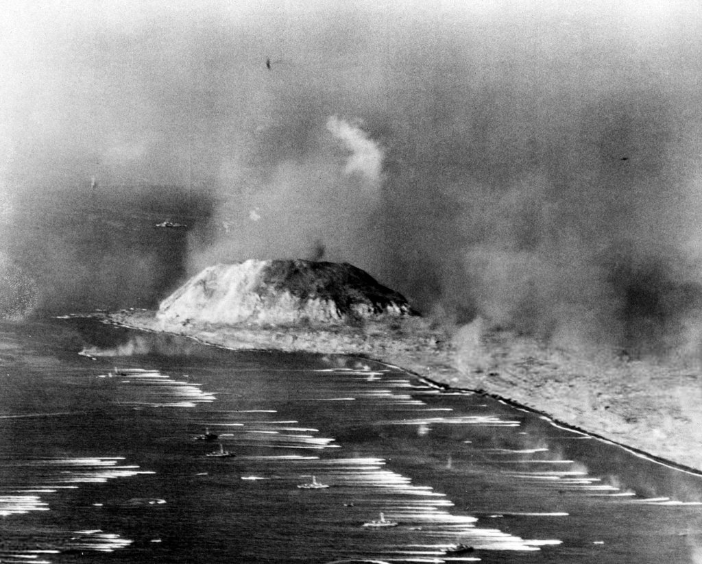 Iwo Jima 1945_2_19 (1).jpg