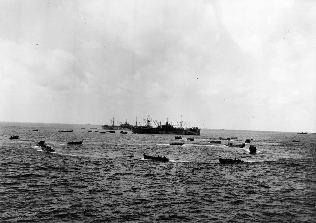 Iwo Jima 1945_2_19 (90).jpg