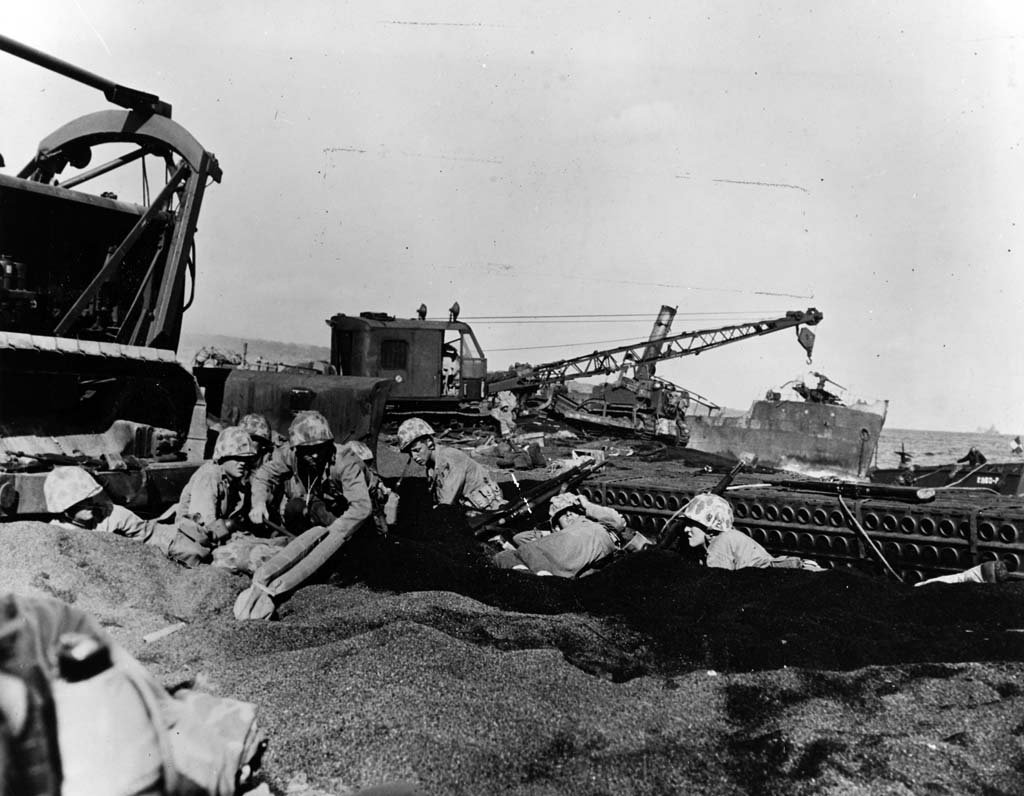 Iwo Jima 1945_2_22 (5).jpg