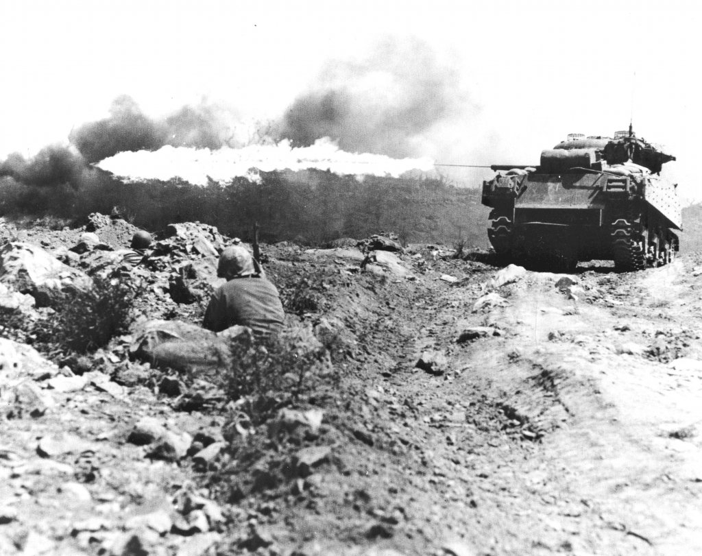 Iwo Jima 1945_2_22 (7).jpg