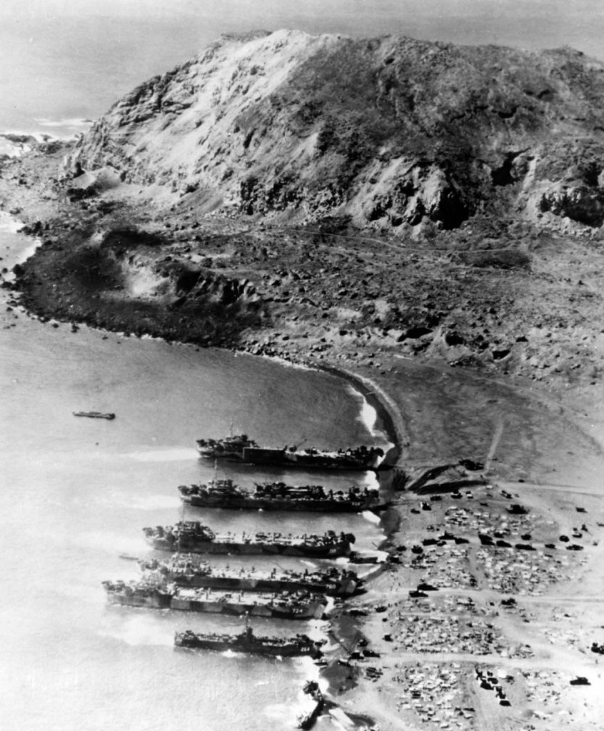 Iwo Jima 1945_2_25 (6).jpg