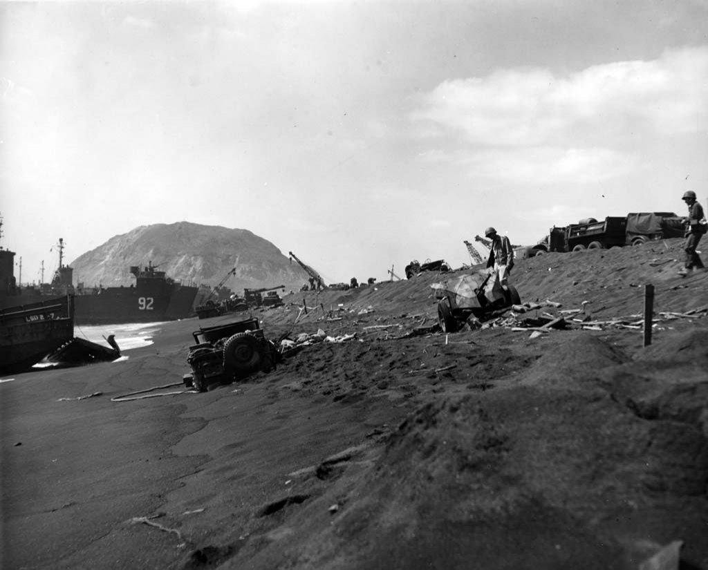 Iwo Jima 1945_2_28 (5).jpg