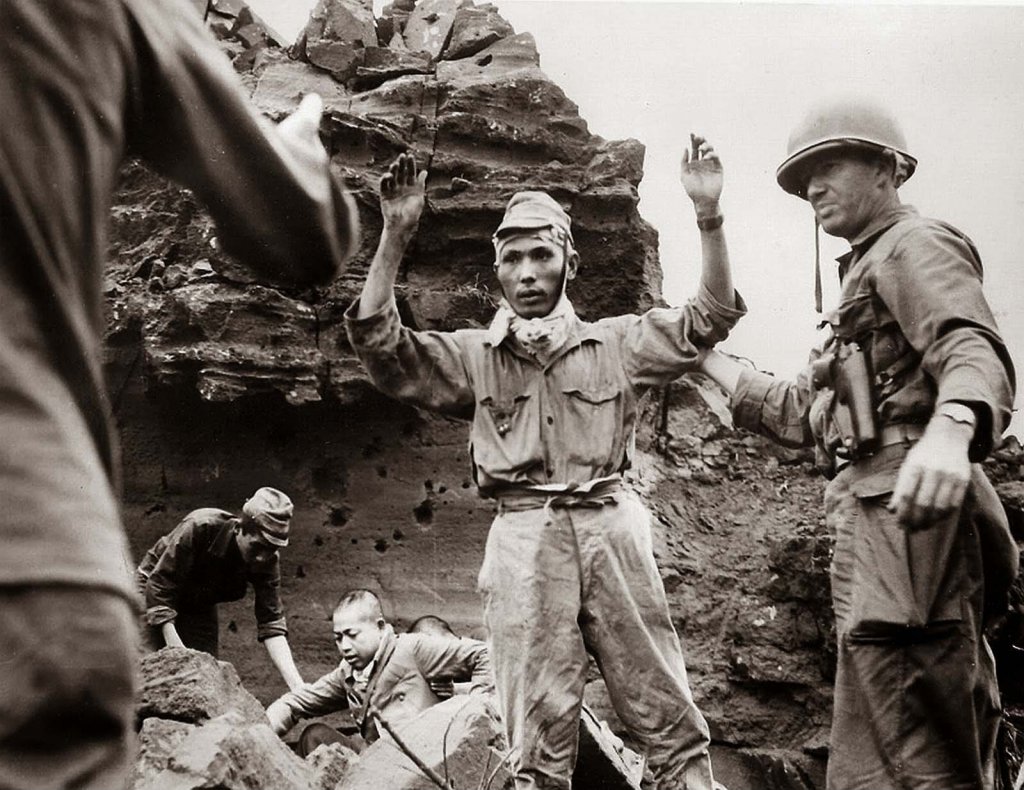 Iwo Jima 1945_4_5 (2).jpg