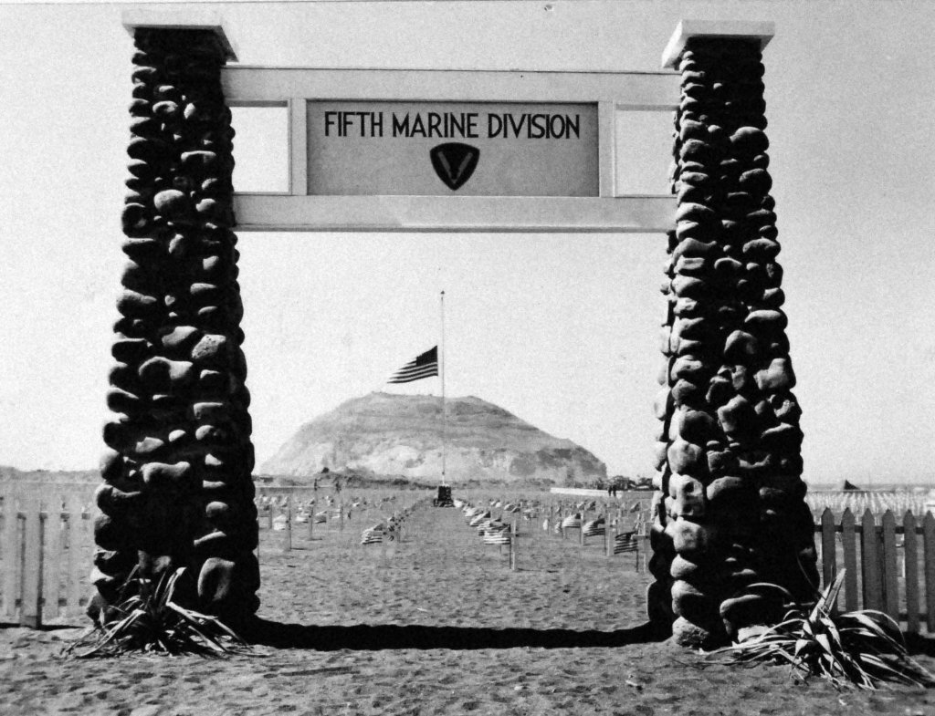 Iwo Jima 1945_4_13 (2).jpg