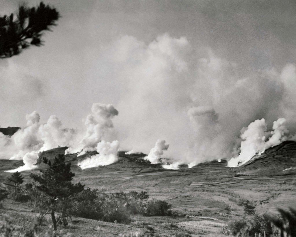 Okinawa 1945_3_29 (23).jpg