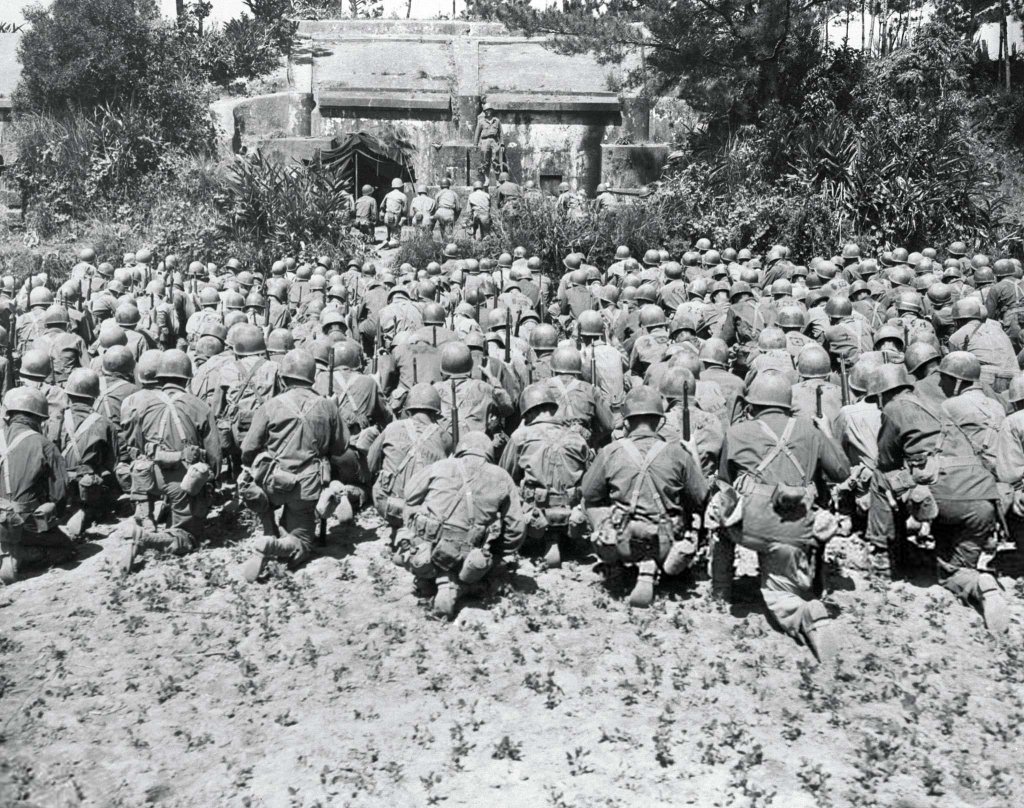 Okinawa 1945_4_20 (12).jpg