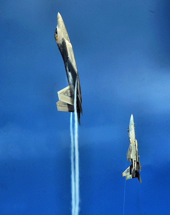 433d_Weapons_Squadron_-_F-15_F-22.jpg