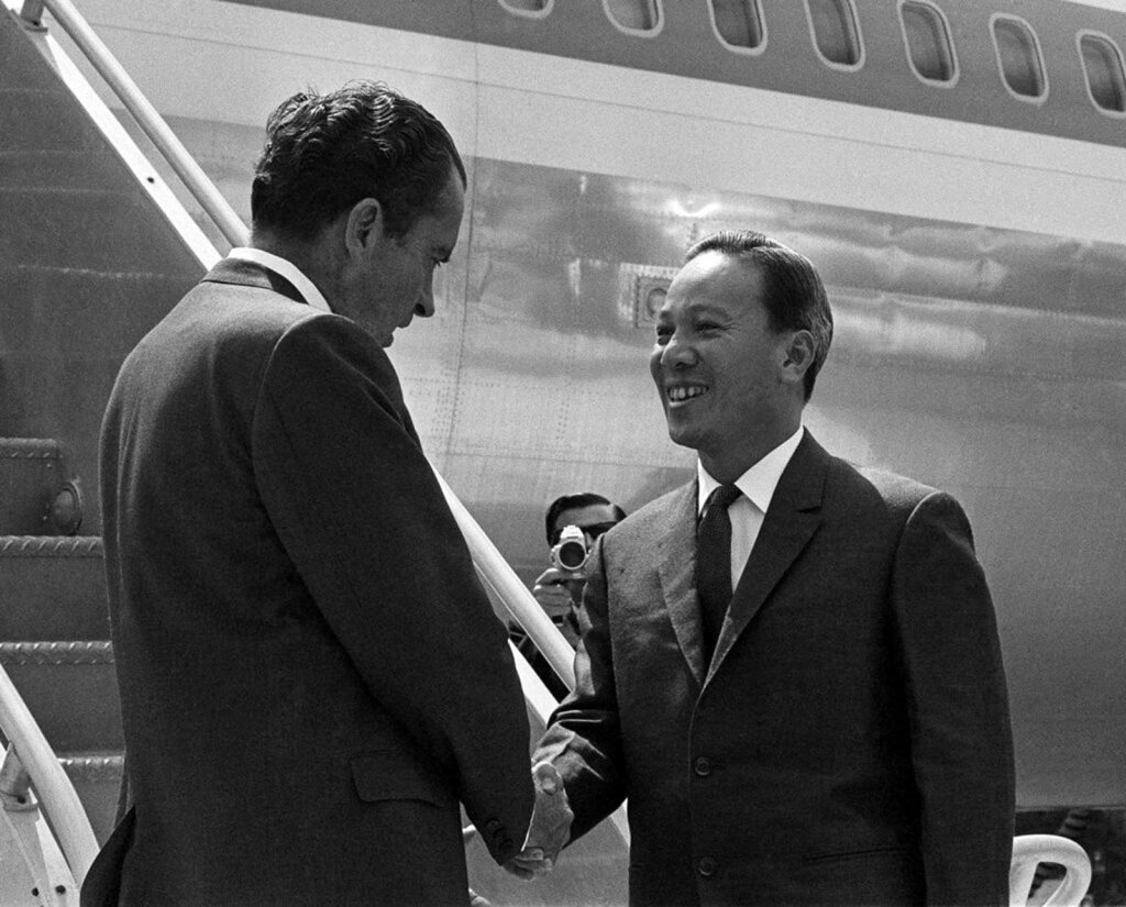 Việt Nam 1969_6_8 (1) Midway Summit.jpg