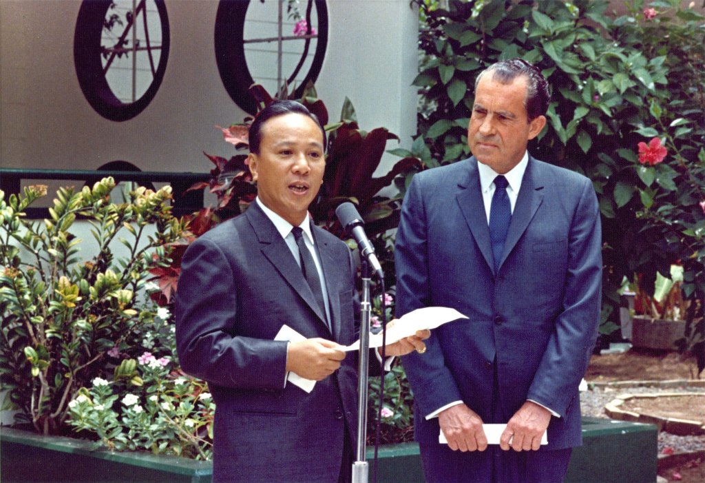 Việt Nam 1969_6_8 (6) Midway Summit.jpg