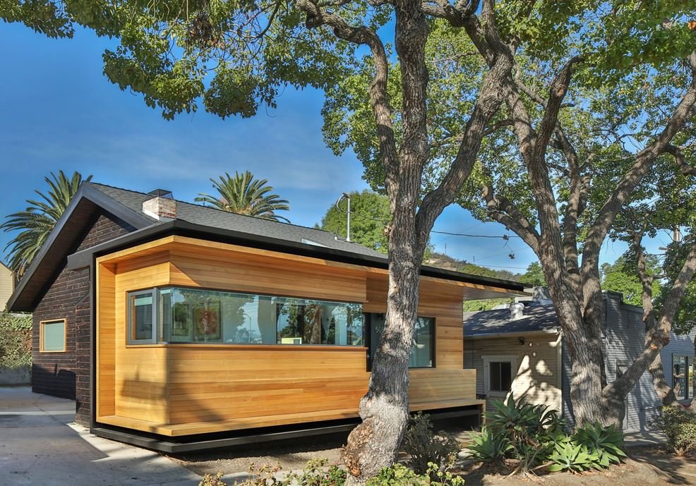 Bungalow-remodelled-into-Wooden-Fenlon-House-by-Martin-Fenlon-Architecture-07.jpg