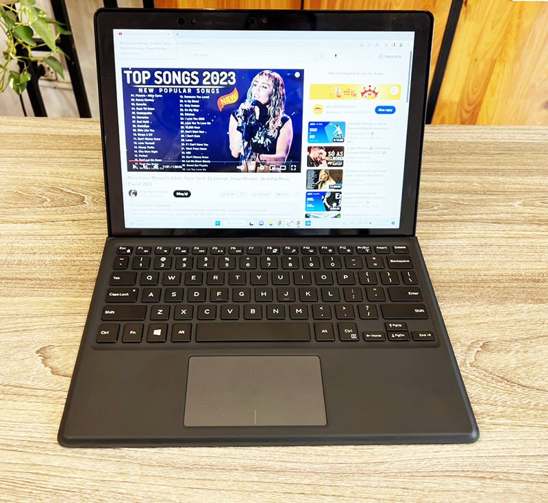 dell latitude 5290 i7.jpg