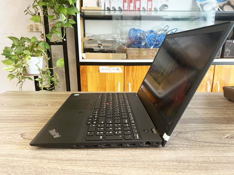 lenovo thinkpad p52s gia re.jpg