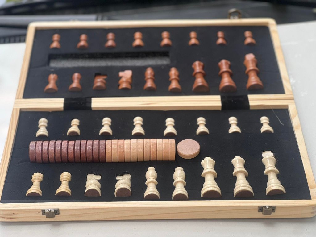 Bộ 2 trò chơi cờ vua có nam châm và Checkers bằng gỗ 40x40cm Playbea SKU P01312.jpeg
