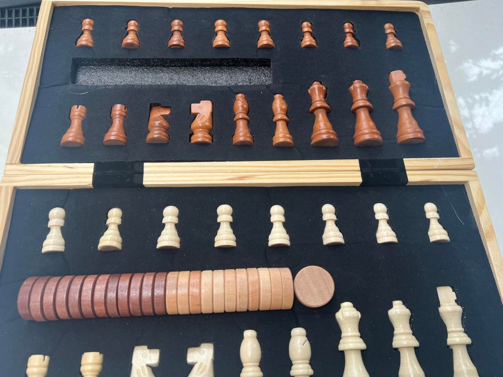 Bộ 2 trò chơi cờ vua có nam châm và Checkers bằng gỗ 40x40cm Playbea SKU P01316.jpeg