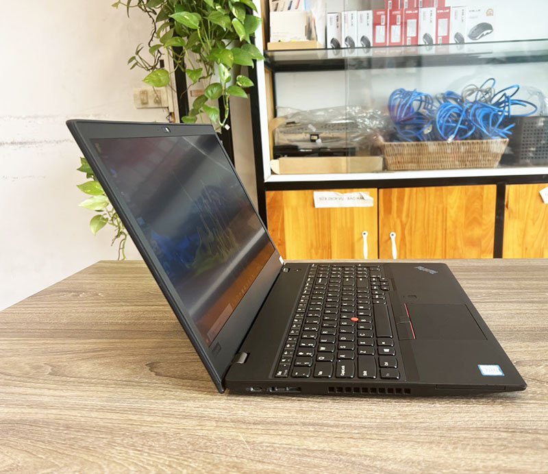 lenovo thinkpad p52s i7.jpg