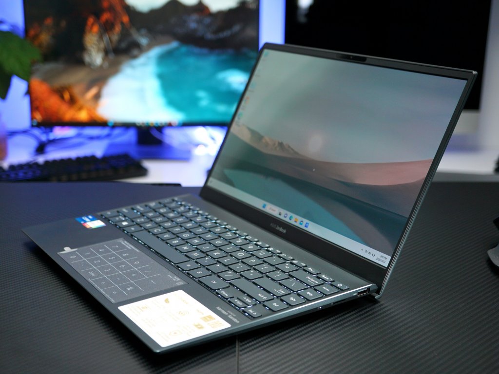 Zenbook Oled 2.JPG