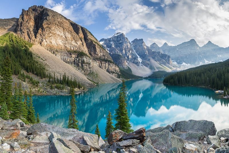 Moraine-Lake-in-Banff-Canada.jpg