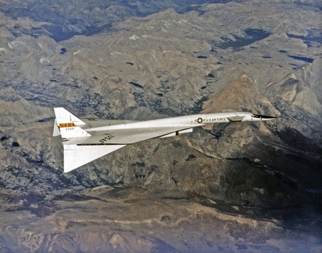 North American XB-70A Valkyrie (1).jpg