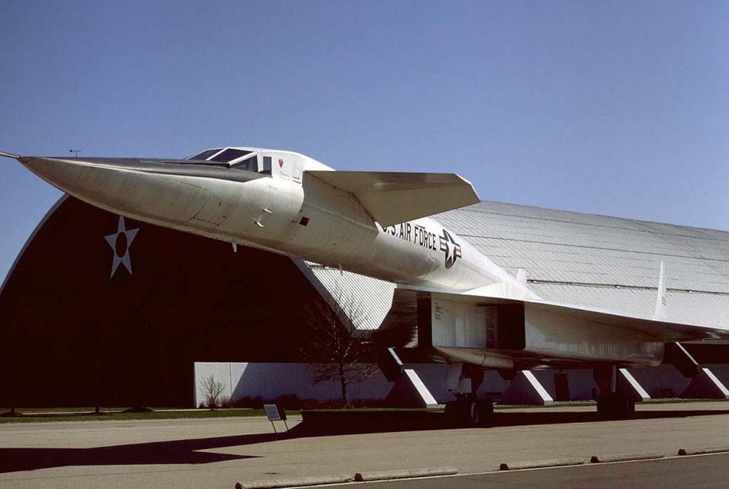 North American XB-70A Valkyrie (5).jpg