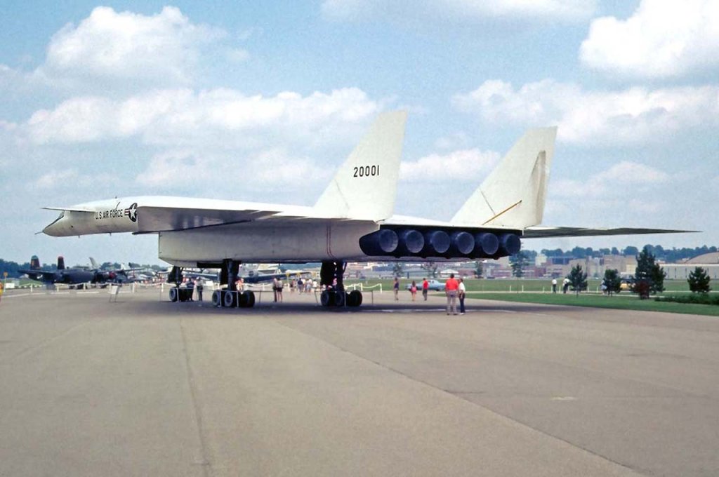 North American XB-70A Valkyrie (13).jpg