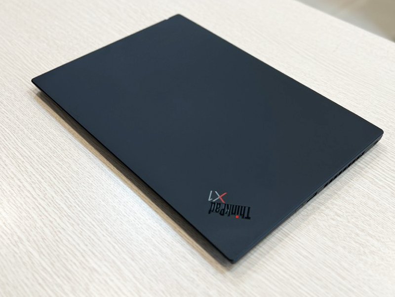 thinkpad x1 carbon gen 8 i7.jpg