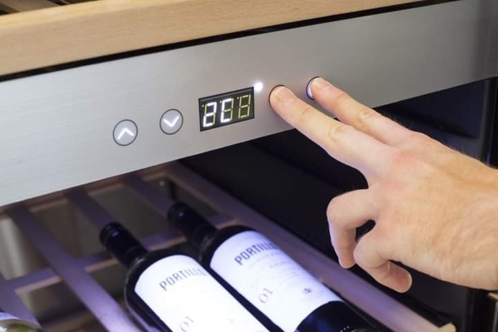Tủ bảo quản rượu vang CASO WineChef Pro 126-2D12.jpeg