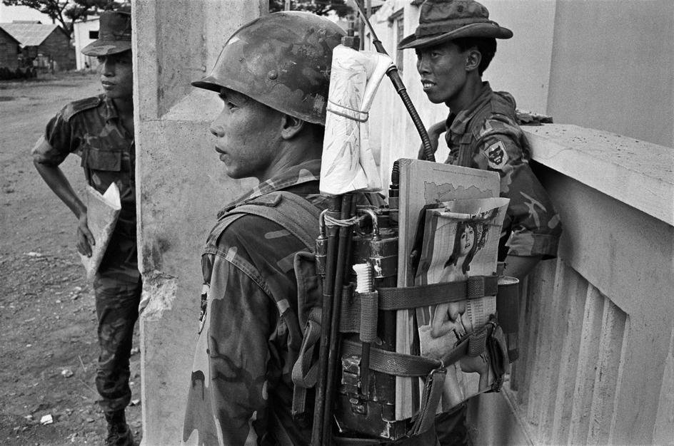 Redsvn-Philip-Jones-Griffiths-Vietnam-war-17.jpg