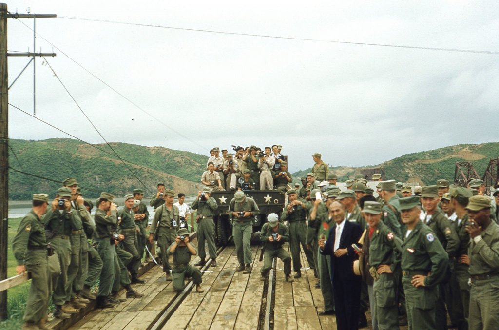 Korean War 1952_7_17 (2).jpg