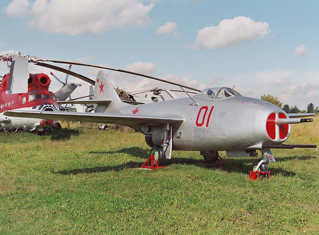 Korean War (20_9_1) MiG-9.jpg